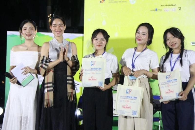 Nha khoa Nhân Tâm đồng hành cùng sinh viên Trường Đại học Tôn Đức Thắng- Ảnh 1. Nha khoa Nhân Tâm đồng hành cùng sinh viên Trường Đại học Tôn Đức Thắng- Ảnh 1.