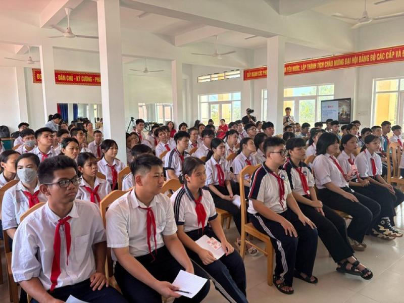 ‘Áo giáp’ kỹ năng số cho học sinh khiếm thính: Khi công nghệ trở thành nhịp cầu- Ảnh 1. ‘Áo giáp’ kỹ năng số cho học sinh khiếm thính: Khi công nghệ trở thành nhịp cầu- Ảnh 1.