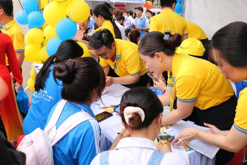 Cử nhân xin việc chấp nhận mức lương không bằng lương công nhân?- Ảnh 1. Cử nhân xin việc chấp nhận mức lương không bằng lương công nhân?- Ảnh 1.