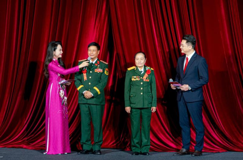Đà Nẵng: Chương trình nghệ thuật 'Đảng trong mùa xuân đại thắng' thổi bùng lòng yêu nước- Ảnh 7.
