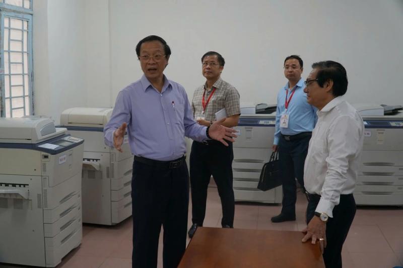 Thứ trưởng Bộ GD - ĐT kiểm tra chuẩn bị thi tốt nghiệp THPT tại Đồng Nai năm 2025 - Ảnh 1.