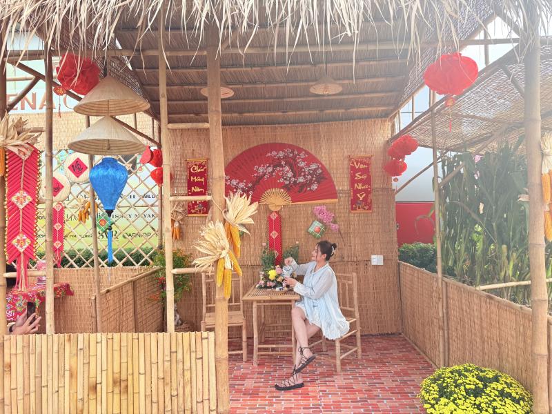 Đường hoa xuân khu vực sân bay Tân Sơn Nhất đón khách du xuân- Ảnh 12. Đường hoa xuân khu vực sân bay Tân Sơn Nhất đón khách du xuân- Ảnh 12.