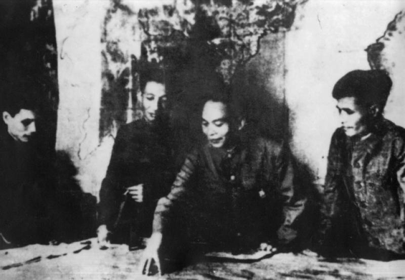 Võ Nguyên Giáp - người được lịch sử chọn và Chủ tịch Hồ Chí Minh 'trao toàn quyền'- Ảnh 3. Võ Nguyên Giáp - người được lịch sử chọn và Chủ tịch Hồ Chí Minh 'trao toàn quyền' - Ảnh 3.