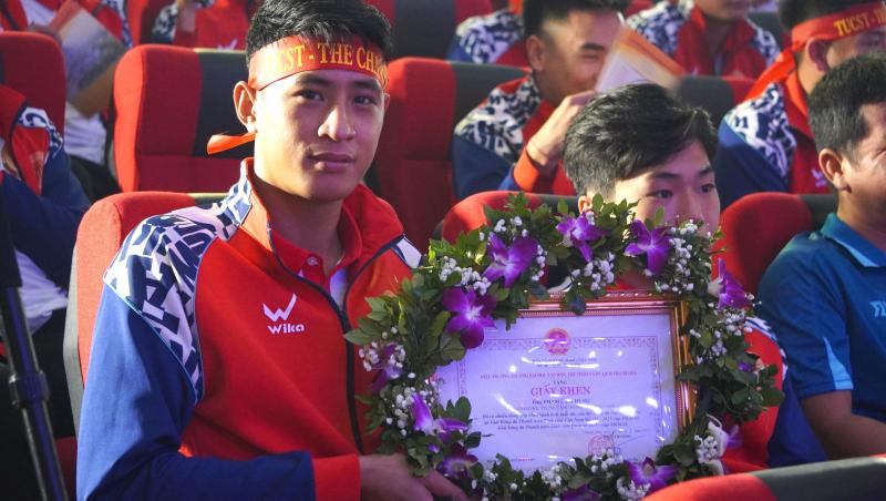 Vinh danh nhà vô địch đội bóng Trường ĐH VH-TT-DL Thanh Hóa: Hơn 1,1 tỉ đồng tiền thưởng- Ảnh 14. Vinh danh nhà vô địch đội bóng Trường ĐH VH-TT-DL Thanh Hóa: Hơn 1,1 tỉ đồng tiền thưởng- Ảnh 14.