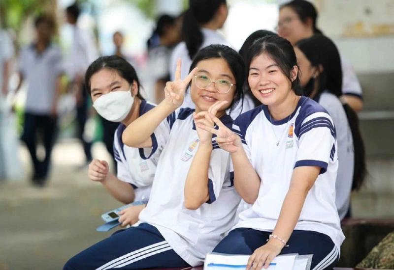Đề thi tốt nghiệp môn dễ môn khó, điểm chuẩn ĐH tăng giảm ra sao? - Ảnh 1.