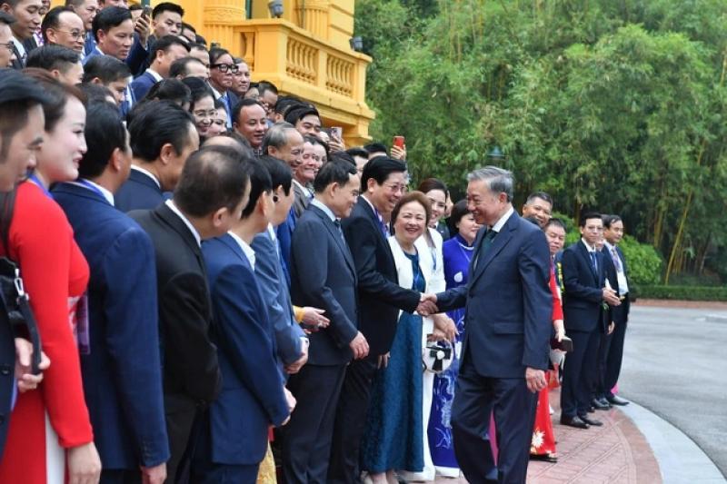 Từ nhà nước 'quản lý' tới nhà nước 'phục vụ'- Ảnh 3. Từ nhà nước 'quản lý' tới nhà nước 'phục vụ'- Ảnh 3.
