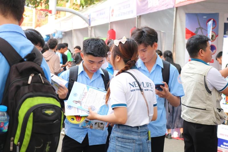 Cử nhân xin việc chấp nhận mức lương không bằng lương công nhân?- Ảnh 2. Cử nhân xin việc chấp nhận mức lương không bằng lương công nhân?- Ảnh 2.