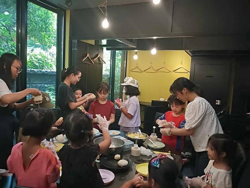 Trẻ em Việt tại Fukuoka tham gia hoạt động giữ gìn bản sắc văn hóa quê hương - Ảnh 2.