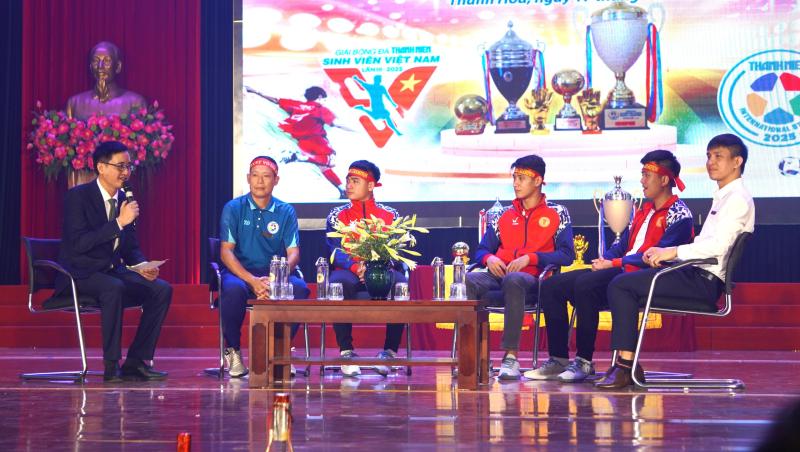 Vinh danh nhà vô địch đội bóng Trường ĐH VH-TT-DL Thanh Hóa: Hơn 1,1 tỉ đồng tiền thưởng- Ảnh 15. Vinh danh nhà vô địch đội bóng Trường ĐH VH-TT-DL Thanh Hóa: Hơn 1,1 tỉ đồng tiền thưởng- Ảnh 15.