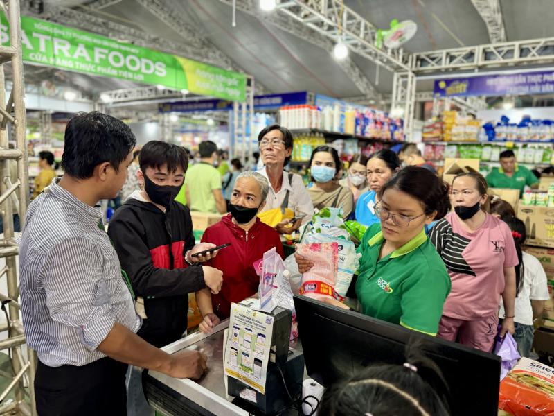 Công nhân không có thưởng tết vun vén chi tiêu, mua sắm gì Tết Ất Tỵ 2025?- Ảnh 6. Công nhân không có thưởng tết vun vén chi tiêu, mua sắm gì Tết Ất Tỵ 2025?- Ảnh 6.
