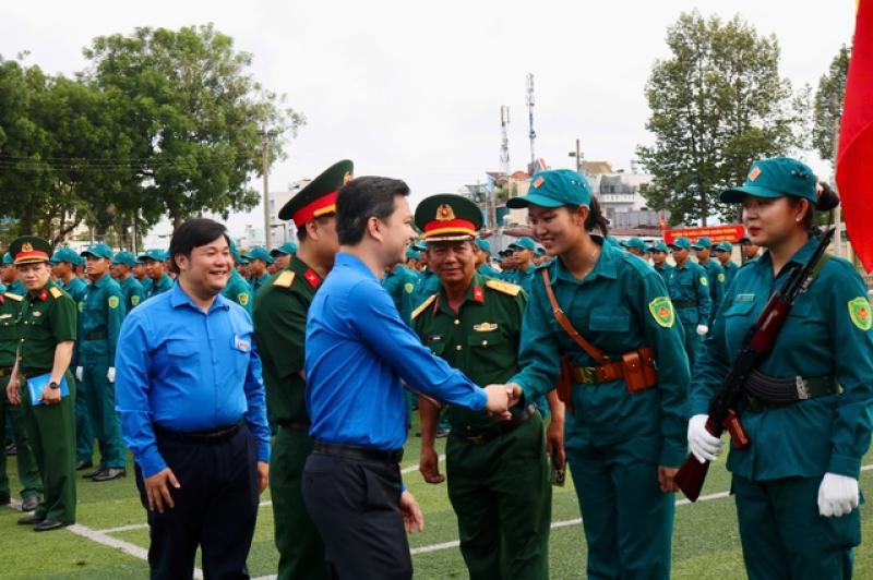  Anh Nguyễn Minh Triết thăm thanh niên, thiếu nhi tham gia diễu binh, diễu hành- Ảnh 3.