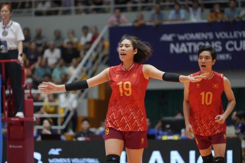 Fan 'xịn' giúp Thanh Thúy bùng nổ cùng đội tuyển bóng chuyền nữ Việt Nam: Thắng đậm Đài Loan- Ảnh 1. Fan 'xịn' giúp Thanh Thúy bùng nổ cùng đội tuyển bóng chuyền nữ Việt Nam: Thắng đậm Đài Loan- Ảnh 1.