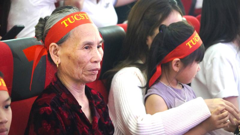 Vinh danh nhà vô địch đội bóng Trường ĐH VH-TT-DL Thanh Hóa: Hơn 1,1 tỉ đồng tiền thưởng- Ảnh 5. Vinh danh nhà vô địch đội bóng Trường ĐH VH-TT-DL Thanh Hóa: Hơn 1,1 tỉ đồng tiền thưởng- Ảnh 5.