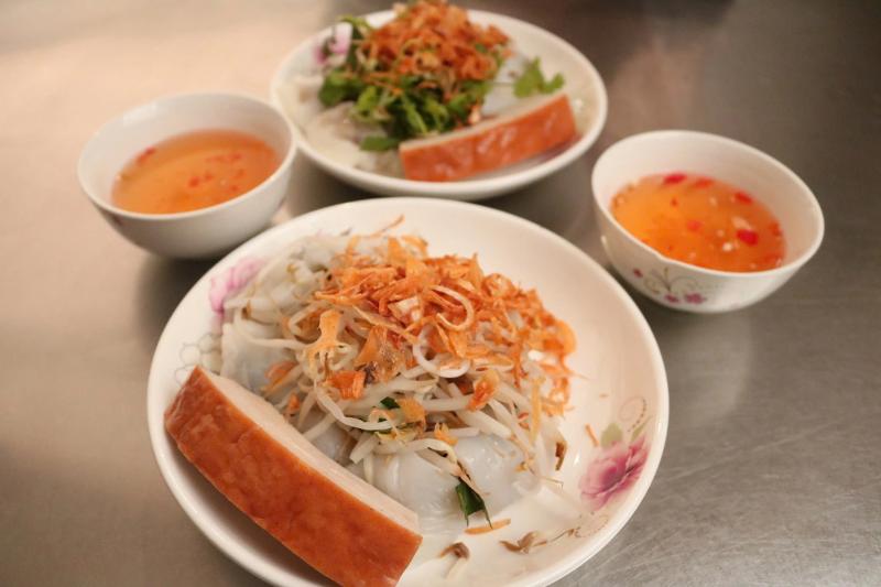 Ghé phường Gia Định có đường ẩm thực bình dân Vạn Kiếp: Vì sao đông khách? - Ảnh 1.