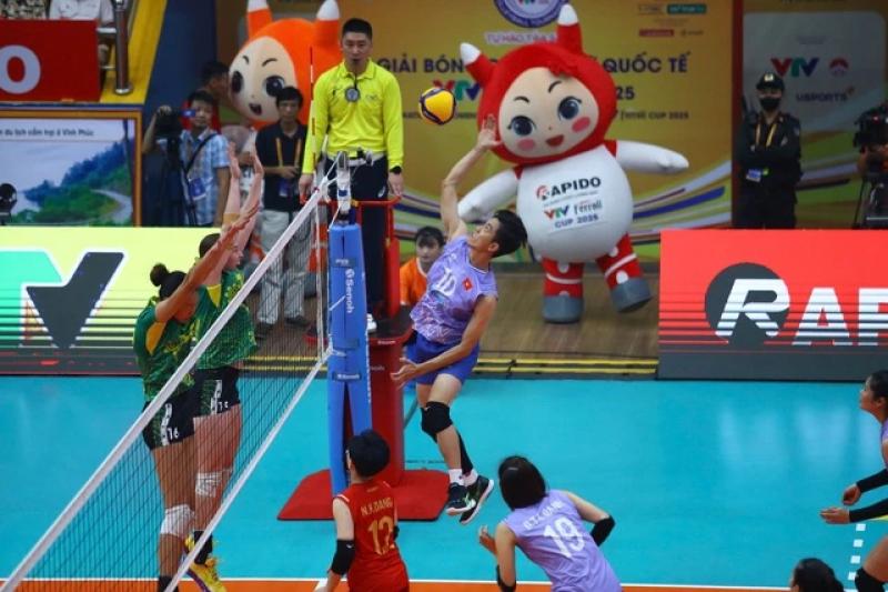 Thanh Thúy - Bích Tuyền tỏa sáng, đánh bại đội tuyển bóng chuyền Philippines có 3 tuyển thủ gốc Mỹ- Ảnh 1.
