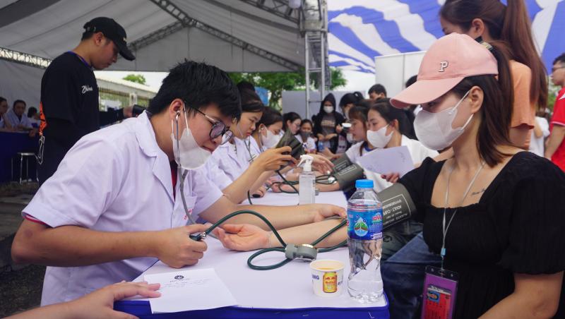 Chương trình có nhiều hoạt động như: tổ chức giải bóng đá thanh niên công nhân; khám bệnh và cấp phát thuốc miễn phí; cuộc thi tìm kiếm tài năng thanh niên công nhân; gian hàng giảm giá, gian hàng 