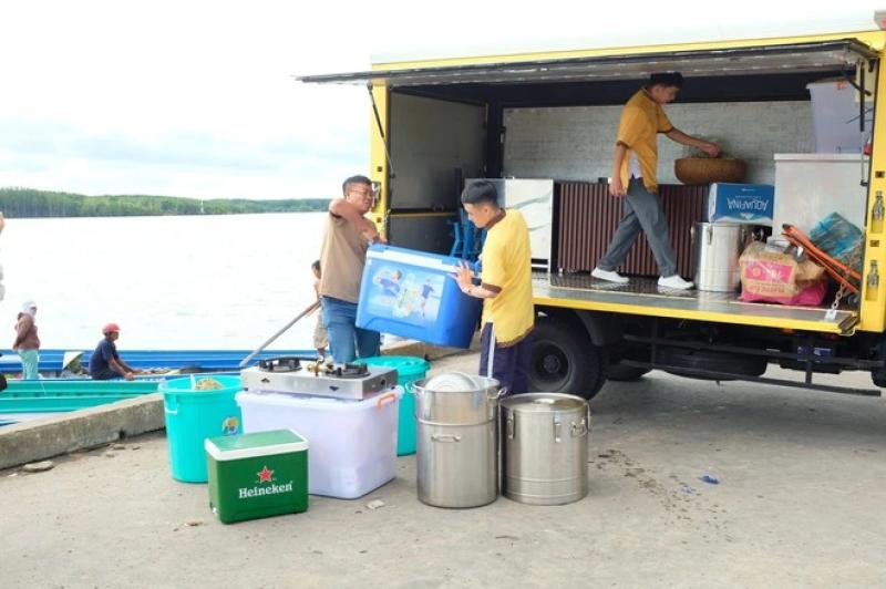 Quốc tế thiếu nhi trên đảo Thiềng Liềng với 170 tô phở ấm lòng trẻ thơ - Ảnh 3. Quốc tế thiếu nhi trên đảo Thiềng Liềng với 170 tô phở ấm lòng trẻ thơ - Ảnh 3.