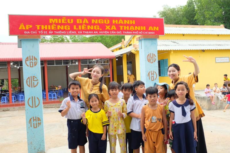 Quốc tế thiếu nhi trên đảo Thiềng Liềng với 170 tô phở ấm lòng trẻ thơ - Ảnh 7. Quốc tế thiếu nhi trên đảo Thiềng Liềng với 170 tô phở ấm lòng trẻ thơ - Ảnh 7.