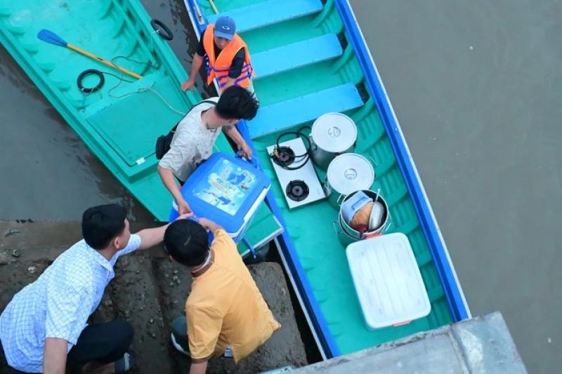 Quốc tế thiếu nhi trên đảo Thiềng Liềng với 170 tô phở ấm lòng trẻ thơ - Ảnh 4. Quốc tế thiếu nhi trên đảo Thiềng Liềng với 170 tô phở ấm lòng trẻ thơ - Ảnh 4.