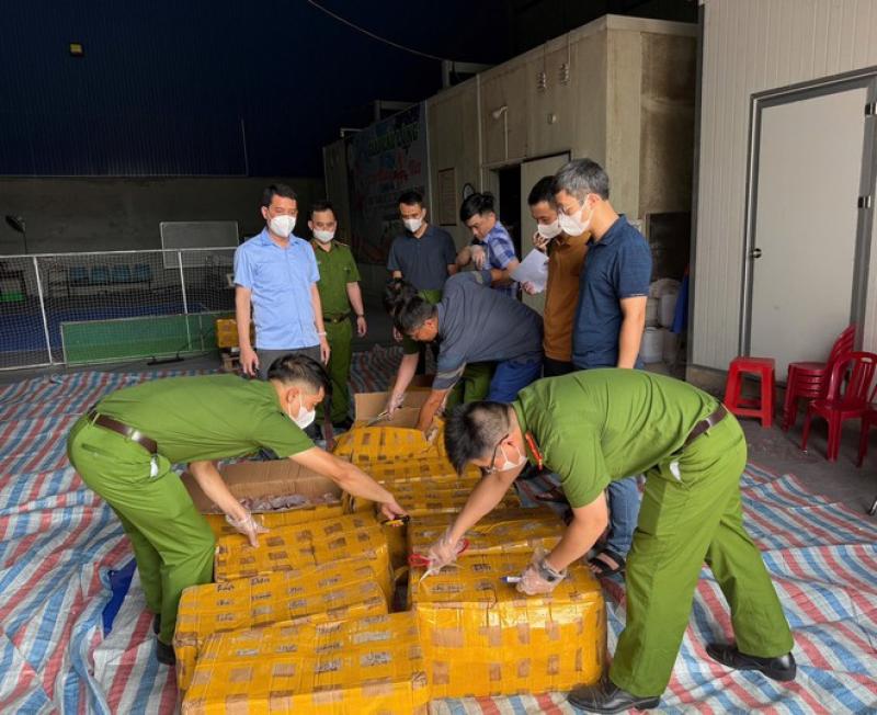 Công an tạm giữ 20 tấn nội tạng động vật bốc mùi, không rõ nguồn gốc- Ảnh 5.