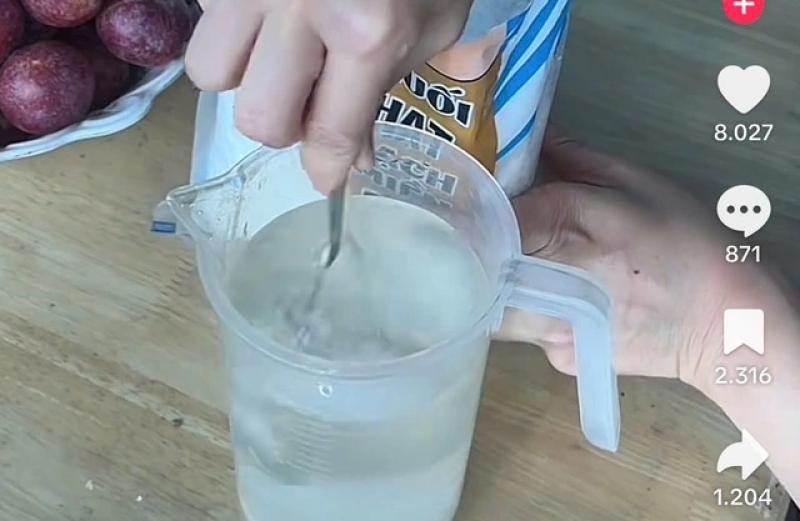 Sự thật về thải độc bằng nước muối: Hiệu quả hay rủi ro?- Ảnh 1. Sự thật về thải độc bằng nước muối: Hiệu quả hay rủi ro?- Ảnh 1.