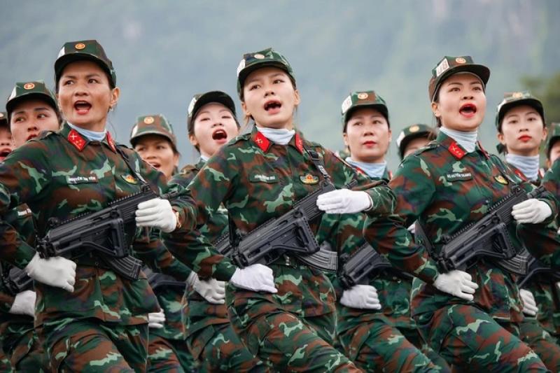 Hàng nghìn nữ chiến sĩ đổ mồ hôi trong buổi hợp luyện nhiệm vụ A80- Ảnh 6. Hàng nghìn nữ chiến sĩ đổ mồ hôi trong buổi hợp luyện nhiệm vụ A80- Ảnh 6.