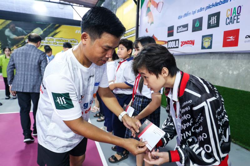 Trao 110 triệu đồng tại giải pickleball 'Cùng con đi tiếp cuộc đời'- Ảnh 5. Trao 110 triệu đồng tại giải pickleball 'Cùng con đi tiếp cuộc đời'- Ảnh 5.