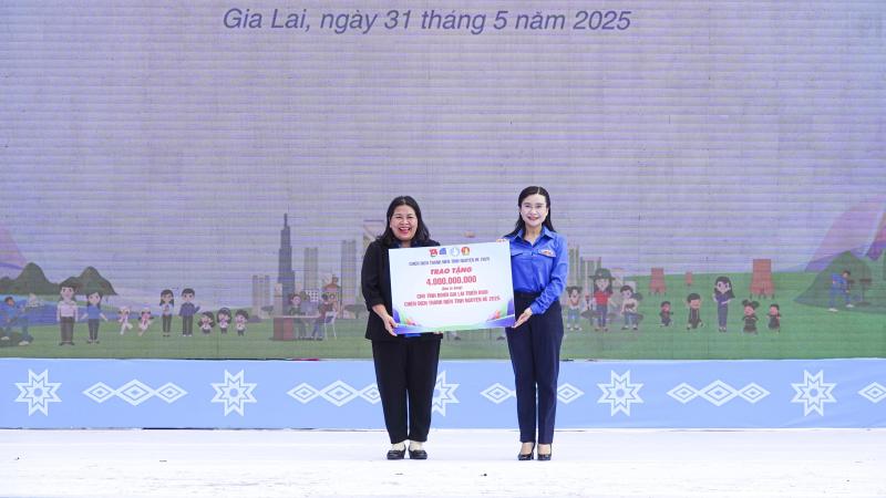 Toàn cảnh ra quân Chiến dịch Thanh niên tình nguyện hè 2025 tại Gia Lai - Ảnh 3.