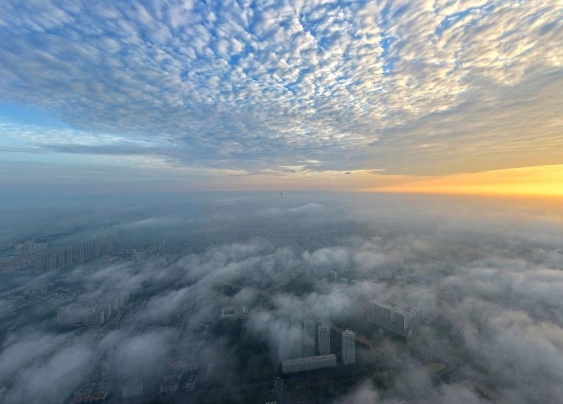 'Săn mây' ở TP.HCM sáng nay, người dân thích thú: 'Nhìn như Đà Lạt!' - Ảnh 6.