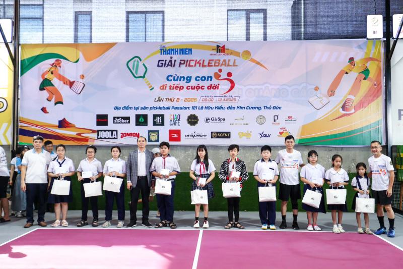 Trao 110 triệu đồng tại giải pickleball 'Cùng con đi tiếp cuộc đời'- Ảnh 14. Trao 110 triệu đồng tại giải pickleball 'Cùng con đi tiếp cuộc đời'- Ảnh 14.