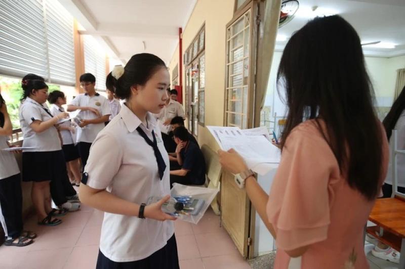 Những lần thay đổi lớn về thi tốt nghiệp THPT trong 50 năm - Ảnh 1.