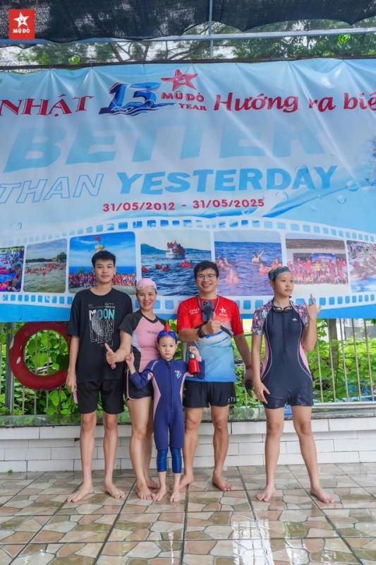 Hàng trăm gia đình bơi lội vì cộng đồng thắp sáng bản làng Sơn La - Ảnh 1.