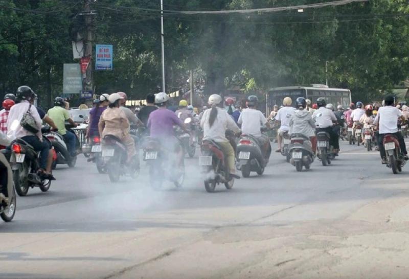 Lo 'vỡ trận' đăng kiểm xe máy - Ảnh 1.