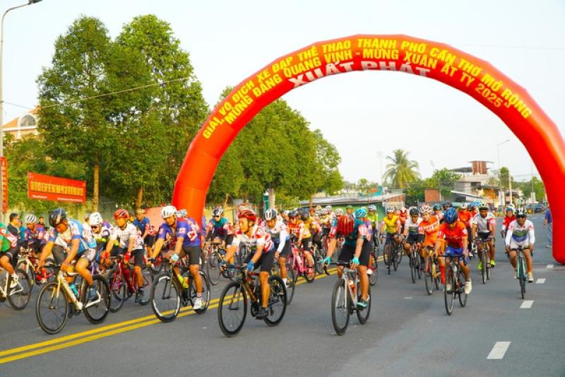 Cần Thơ tổ chức giải đua xe đạp và lân sư rồng mừng xuân Ất Tỵ- Ảnh 2. Cần Thơ tổ chức giải đua xe đạp và lân sư rồng mừng xuân Ất Tỵ- Ảnh 2.