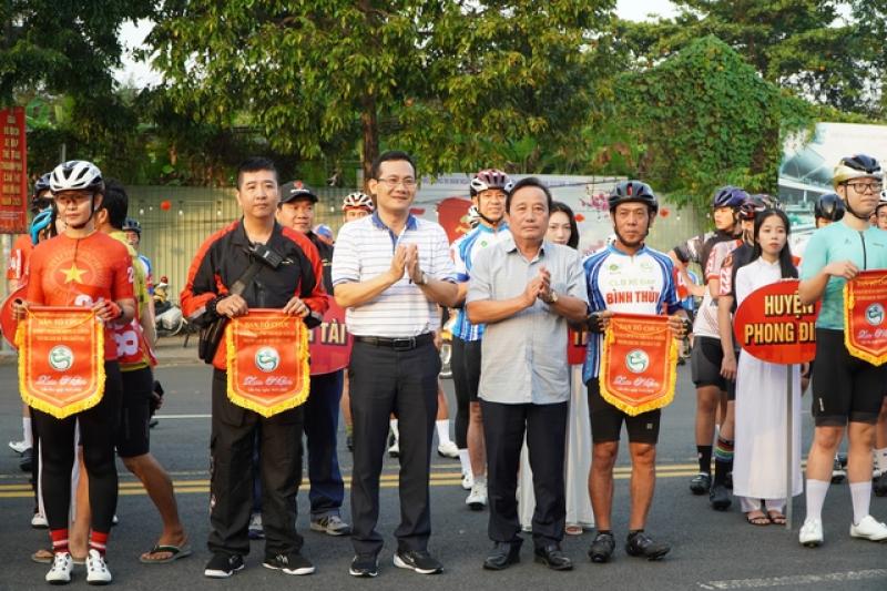 Cần Thơ tổ chức giải đua xe đạp và lân sư rồng mừng xuân Ất Tỵ- Ảnh 1. Cần Thơ tổ chức giải đua xe đạp và lân sư rồng mừng xuân Ất Tỵ- Ảnh 1.