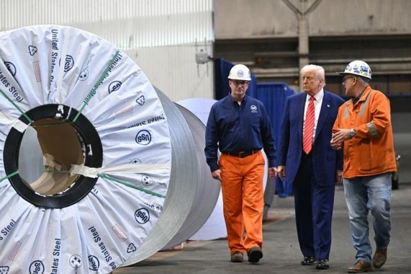 Tổng thống Trump tăng thuế thép nhập khẩu lên 50 % để bảo vệ kinh tế Mỹ - Ảnh 1.