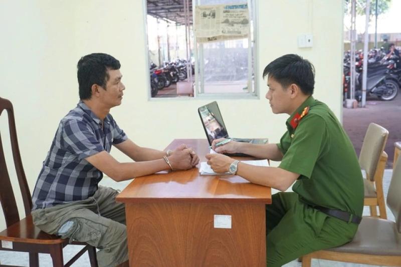 Bắt 2 người đăng tin xuyên tạc về nguyên Giám đốc Công an TP.HCM Lê Hồng Nam- Ảnh 2.
