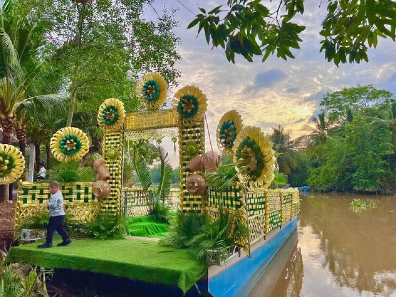 Cổng cưới truyền thống làm từ cây nhà lá vườn miền Tây công phu đến mức nào? - Ảnh 9. Cổng cưới truyền thống làm từ cây nhà lá vườn miền Tây công phu đến mức nào? - Ảnh 9.