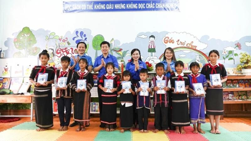 Trang bị kỹ năng sống, trao quà cho thiếu nhi - Ảnh 2.