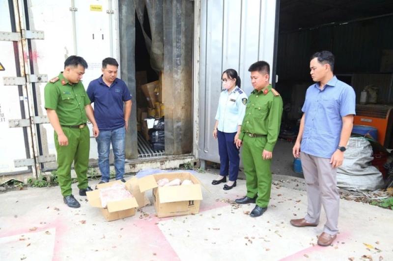 Bình Dương: Bắt giữ 6,2 tấn thịt heo, gà, xúc xích hết hạn sử dụng - Ảnh 1.