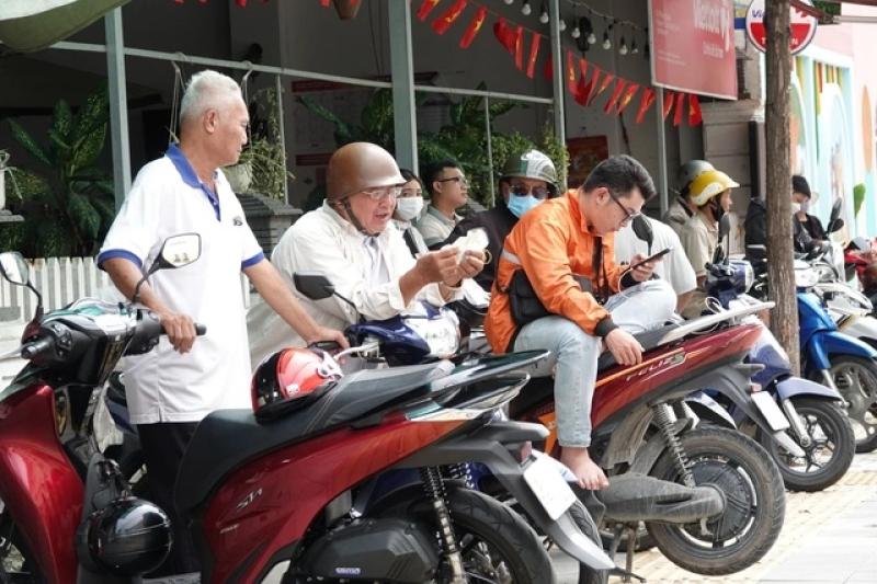 Hai anh em U.70 tiếp sức cho cháu 'vượt vũ môn' kỳ thi tốt nghiệp THPT 2025 - Ảnh 1.