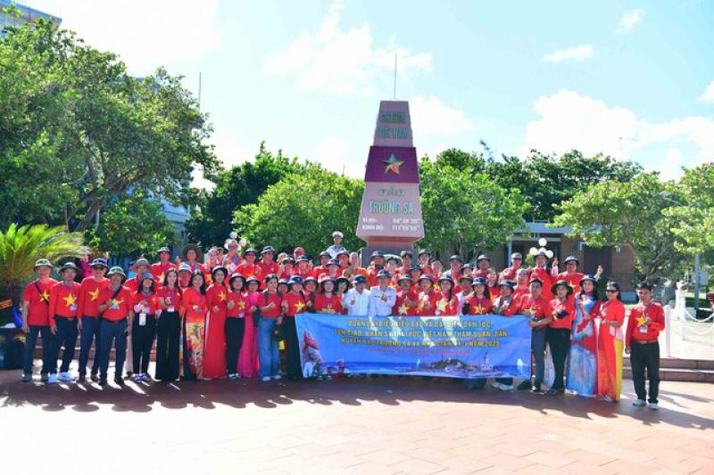Kiều bào hướng trọn trái tim về Trường Sa - Ảnh 4.
