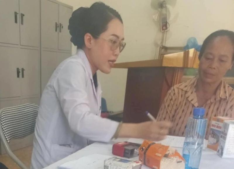 Khám sức khỏe 'chui' để bán thực phẩm chức năng cho người nghèo- Ảnh 1. Khám sức khỏe 'chui' để bán thực phẩm chức năng cho người nghèo- Ảnh 1.