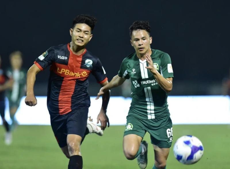 CLB Ninh Bình nhận cúp vô địch trên sân nhà, Công Phượng có phá hỏng ngày vui?- Ảnh 3. CLB Ninh Bình nhận cúp vô địch trên sân nhà, Công Phượng có phá hỏng ngày vui?- Ảnh 3.