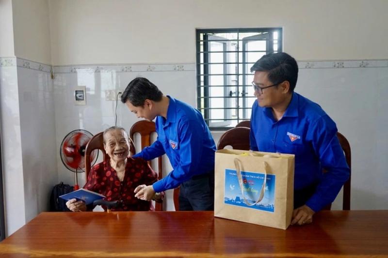 Anh Nguyễn Minh Triết thăm các Mẹ Việt Nam anh hùng tại Tây Ninh - Ảnh 2.