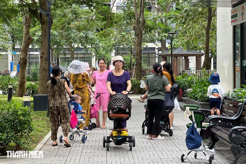 Ngày 20.10: Khi phụ nữ Việt Nam kẹt giữa muôn vàn định kiến, làm 'siêu nhân' đỡ lấy gia đình- Ảnh 1. Ngày 20.10: Khi phụ nữ Việt Nam kẹt giữa muôn vàn định kiến, làm 'siêu nhân' đỡ lấy gia đình- Ảnh 1.