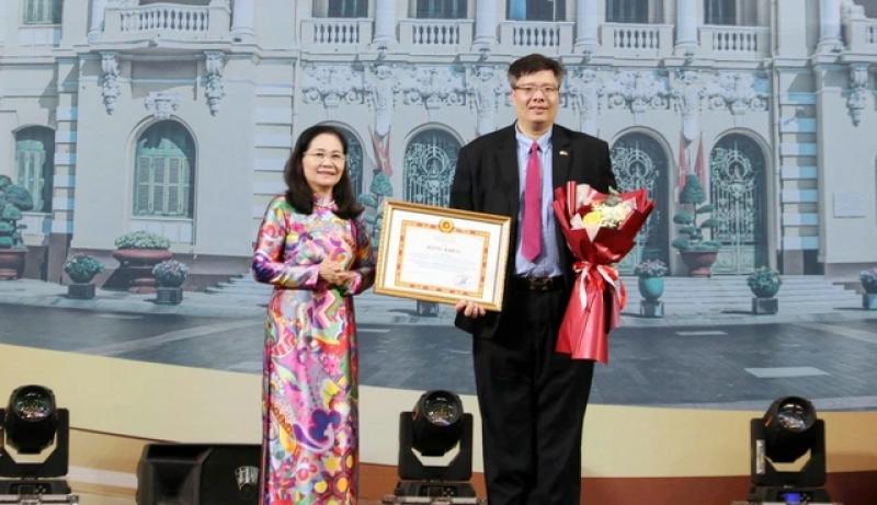 Chung dòng máu Lạc Hồng: Luôn hướng về quê hương bằng tri thức- Ảnh 1.