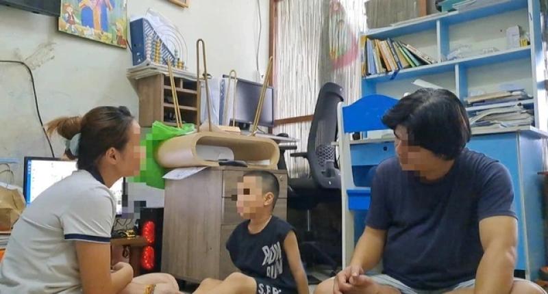 Mùa hè thời trí tuệ nhân tạo, nhiều phụ huynh 'trao quyền dạy con' cho AI - Ảnh 2.