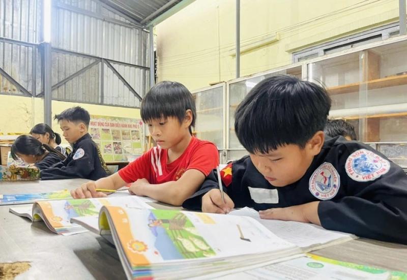Lớp học tình thương ở Bình Trưng Đông, chuyện phi thường của ngoại Thủy- Ảnh 4.