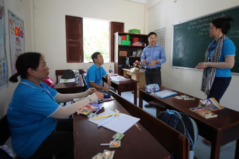 60 kiều bào đến với Trường Sa, Nhà giàn DK1 trên 'Chuyến tàu Đại đoàn kết'- Ảnh 17. 60 kiều bào đến với Trường Sa, Nhà giàn DK1 trên 'Chuyến tàu Đại đoàn kết'- Ảnh 17.